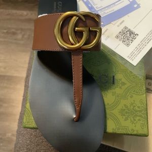 Gucci leather thong sandal, size 39 (8)brand new in box with duster bag!!
